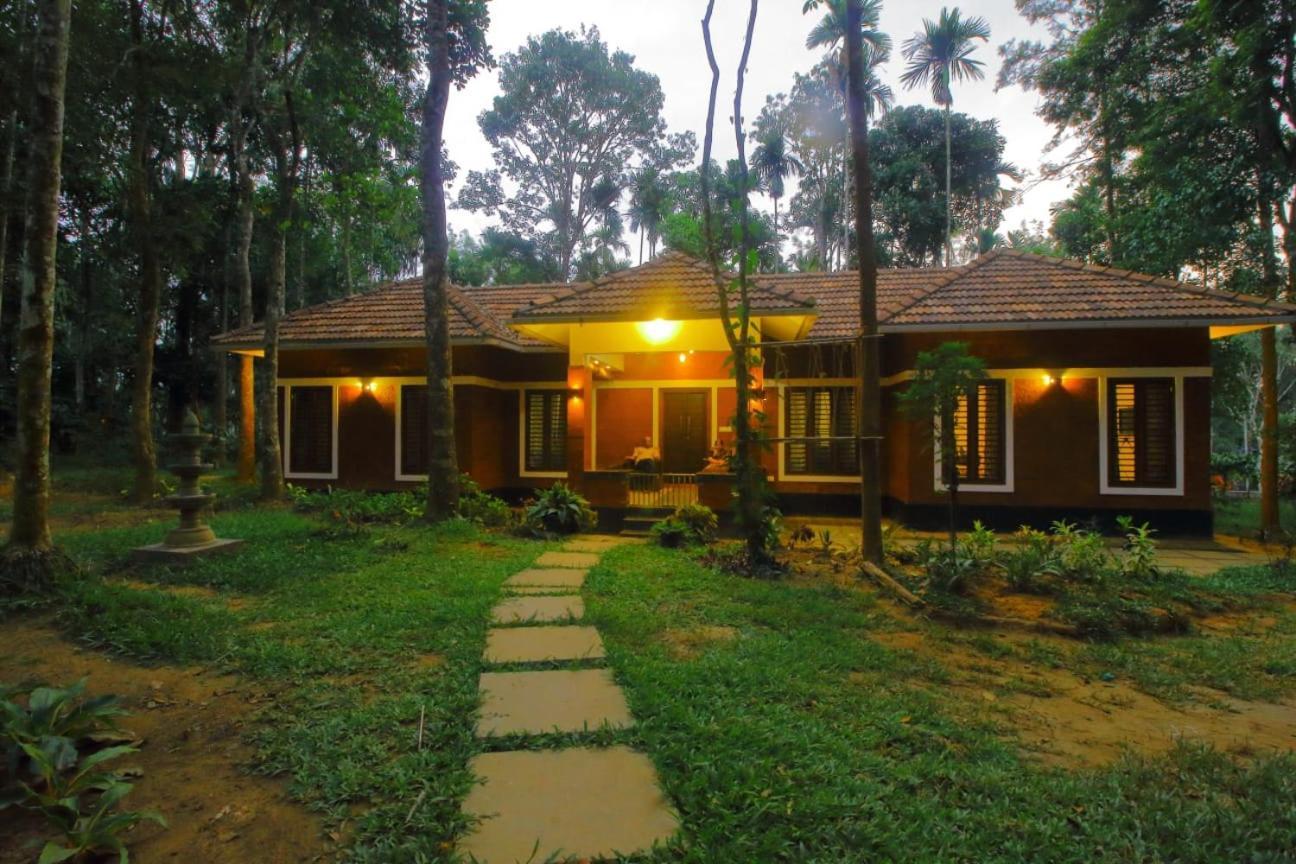Tall Trees - Modern Forest Villa In Wayanad スルタン・バザリー エクステリア 写真